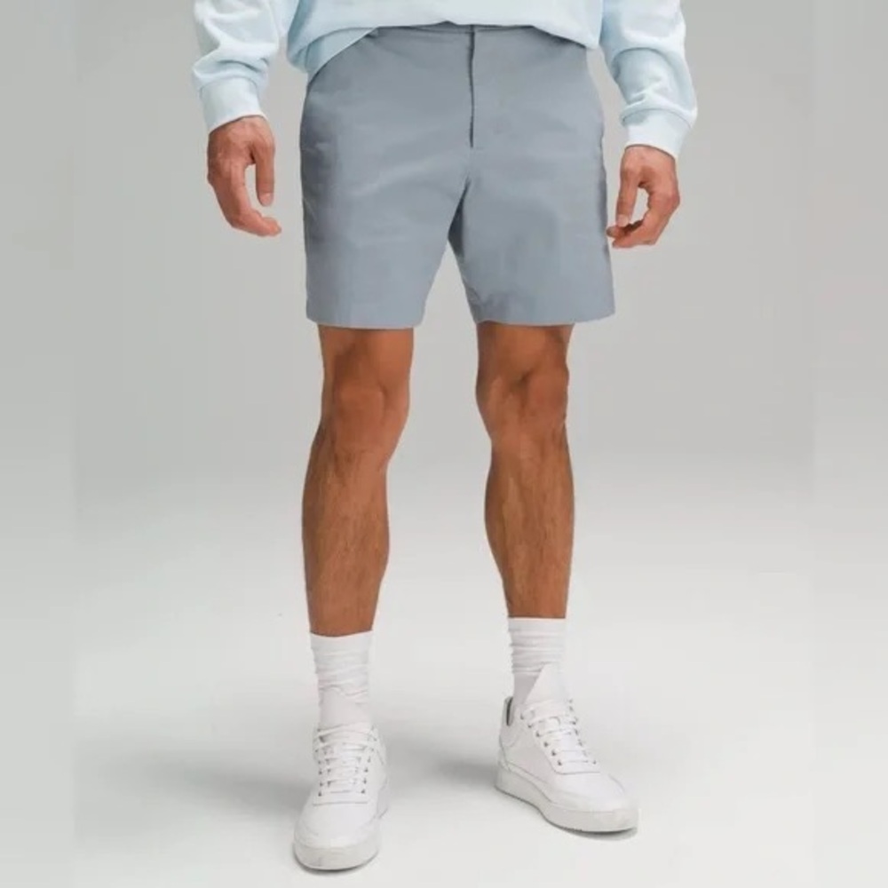 Lululemon Commission Shorts Oxford 7” in Chambray Blue, size 33 Waist